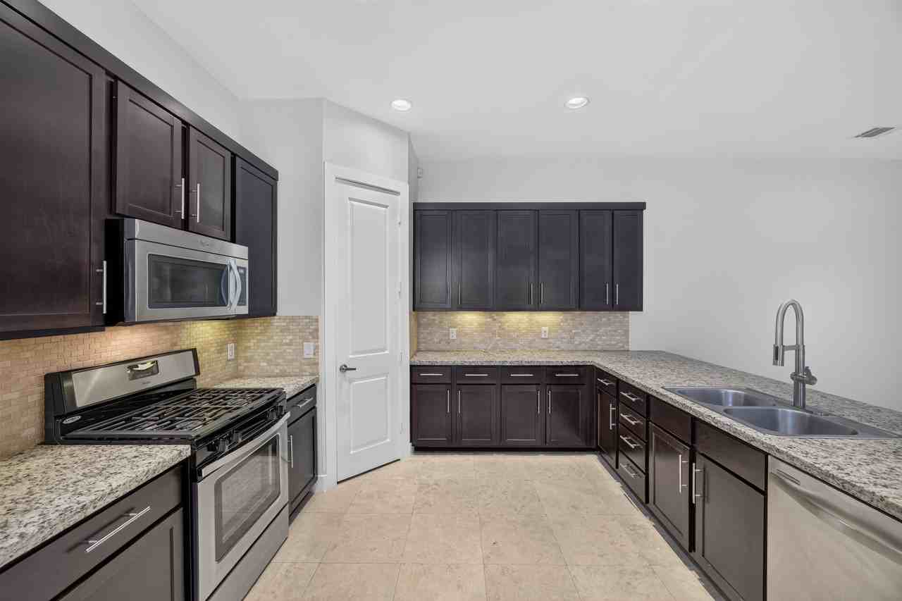 8806 Hollister Square Ct - Photo 4 of 13