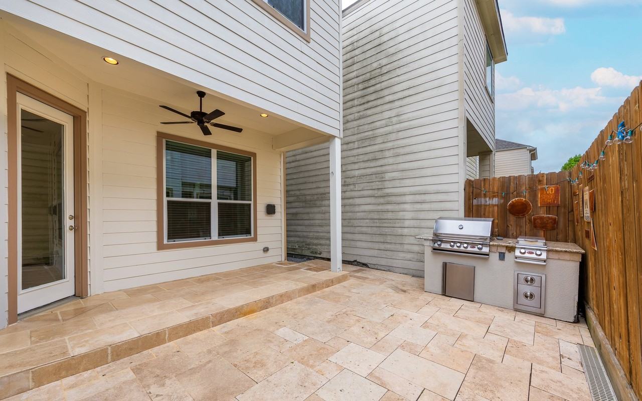8806 Hollister Square Ct - Photo 5 of 13