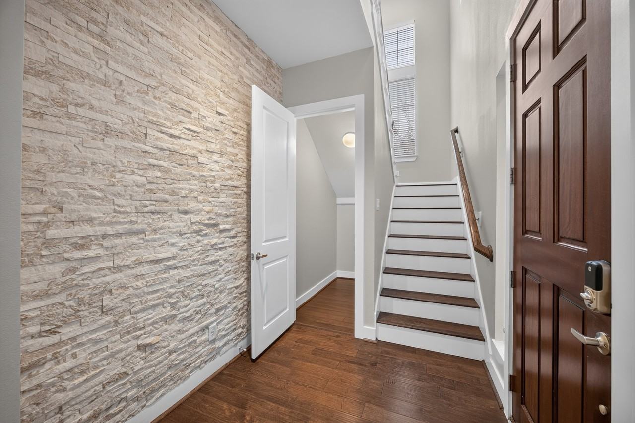 8806 Hollister Square Ct - Photo 6 of 13