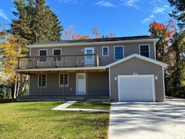 featured image of 2180 Desmond Ave