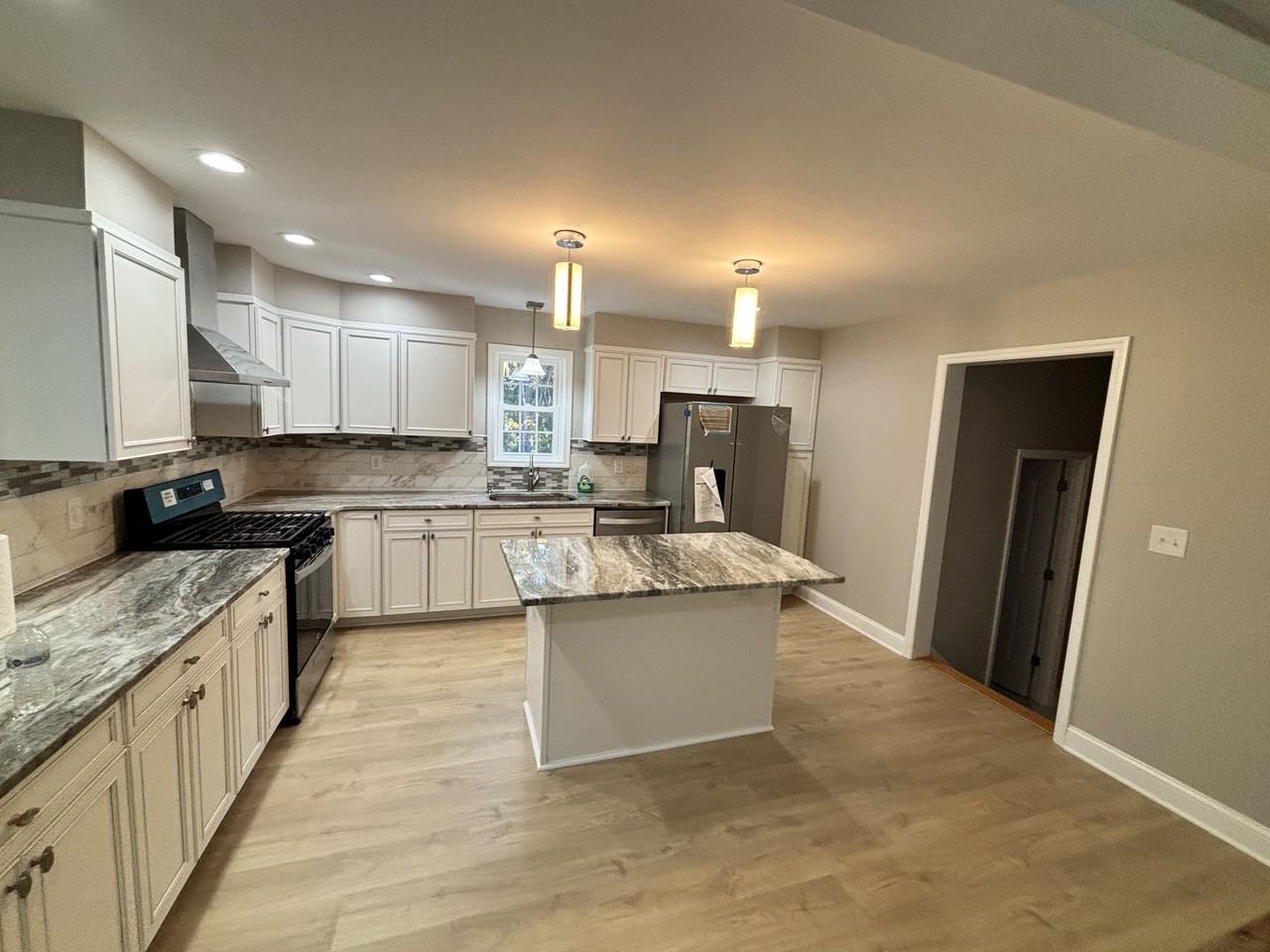 2180 Desmond Ave - Photo 2 of 20