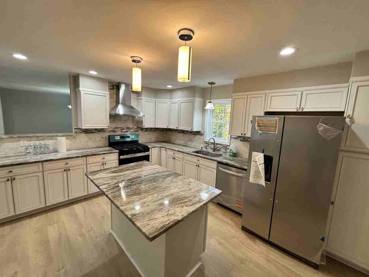 2180 Desmond Ave - Photo 3 of 20