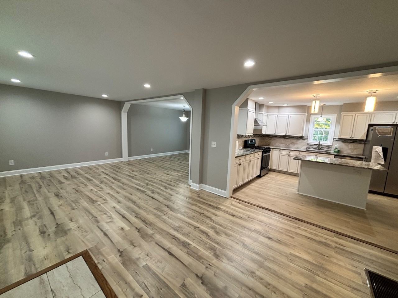 2180 Desmond Ave - Photo 4 of 20