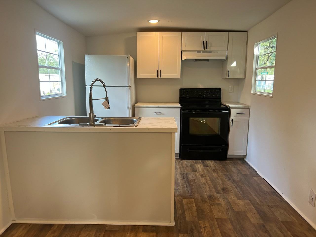 5309 Yamark Ave - Photo 3 of 10