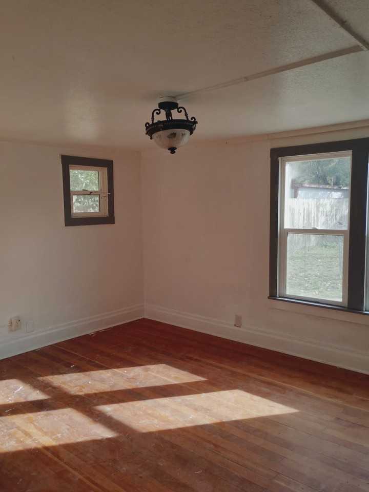 511 W Main St - Photo 6 of 9
