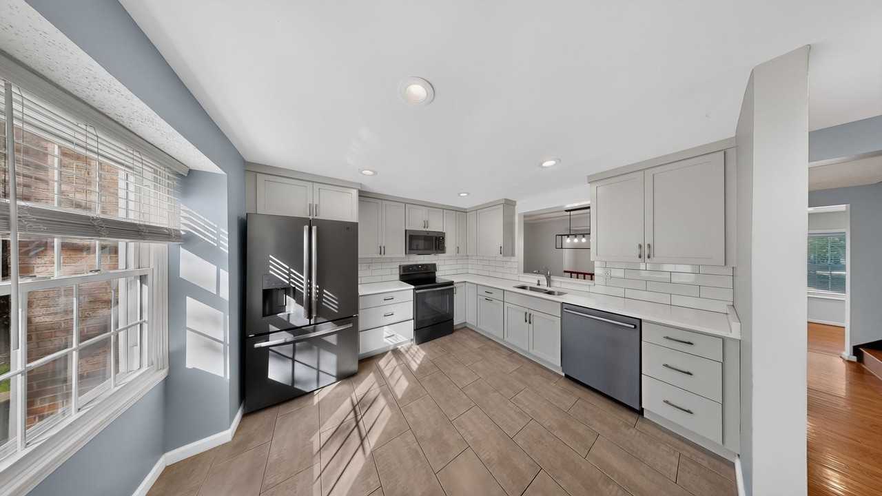 7521 Weatherby Dr