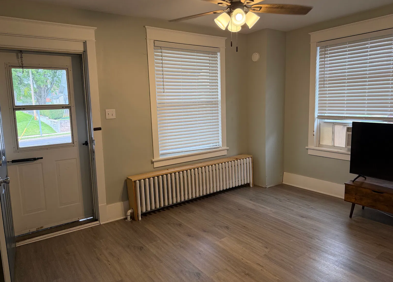 834 W Main St - Photo 3 of 11