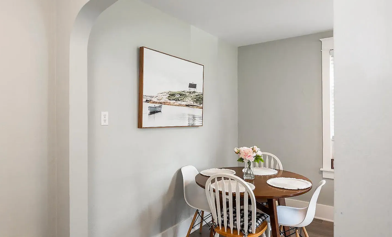 834 W Main St - Photo 7 of 11