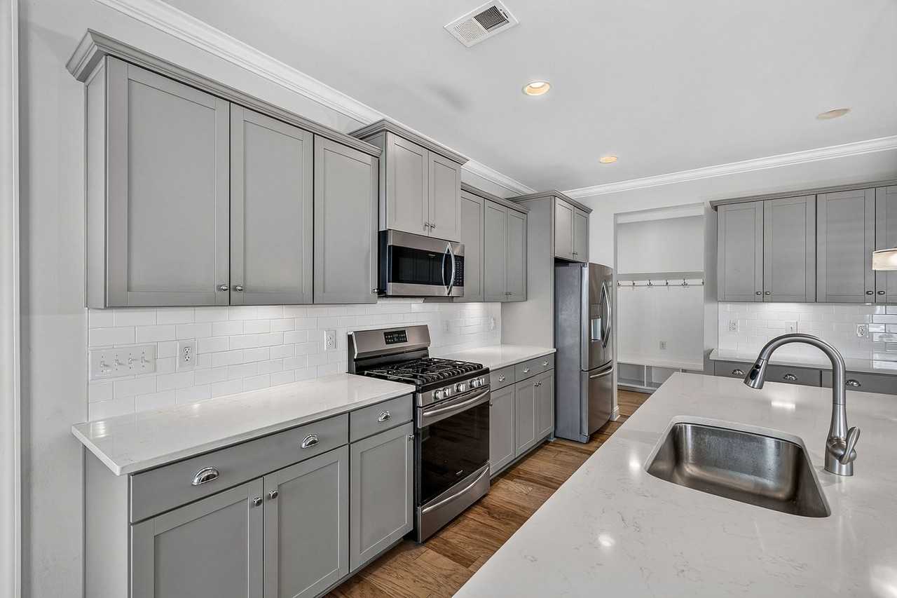 2668 Park West Blvd - Photo 7 of 44
