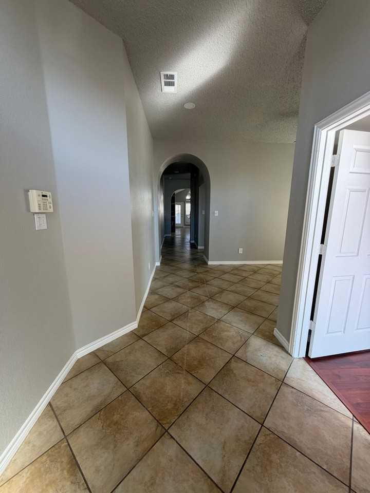 6720 Stockton Dr - Photo 3 of 19