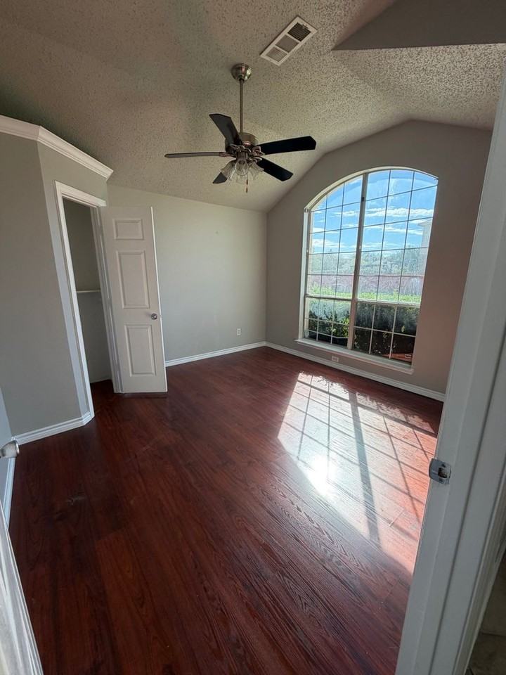 6720 Stockton Dr - Photo 4 of 19