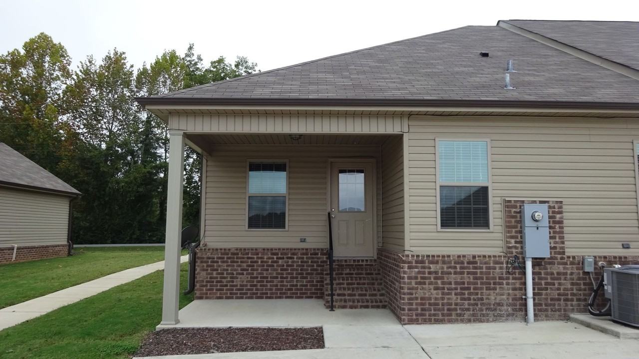 1080 Frazier St - Photo 2 of 11