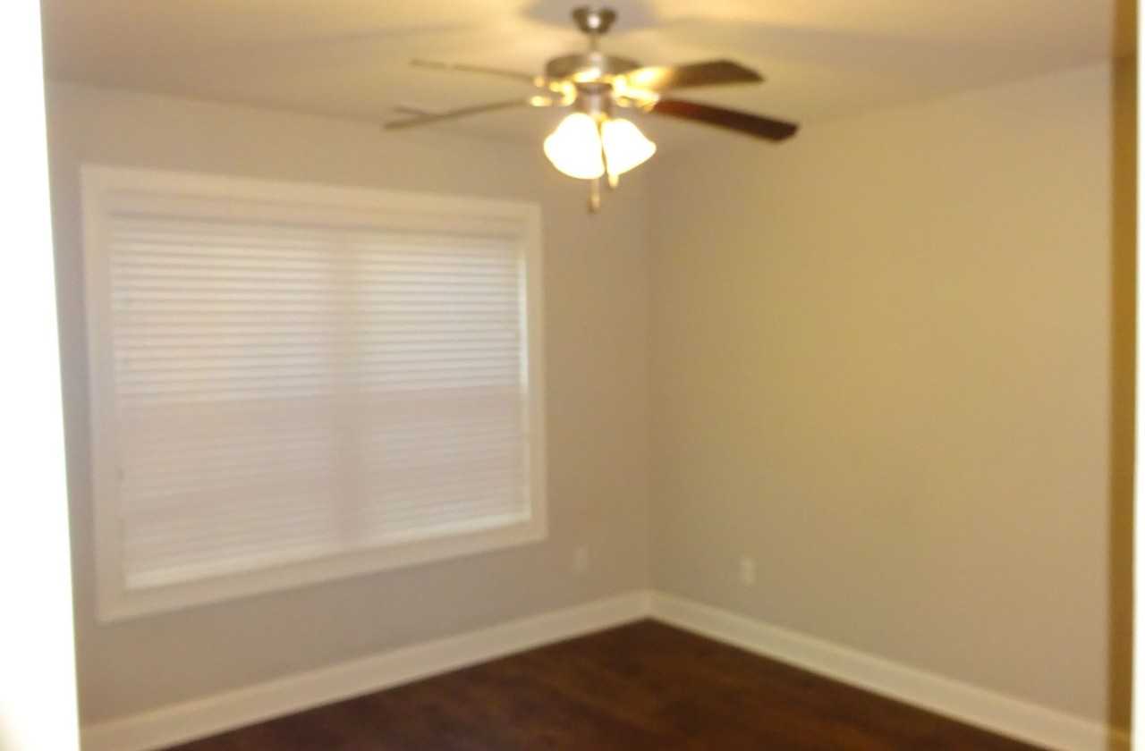 1080 Frazier St - Photo 4 of 11