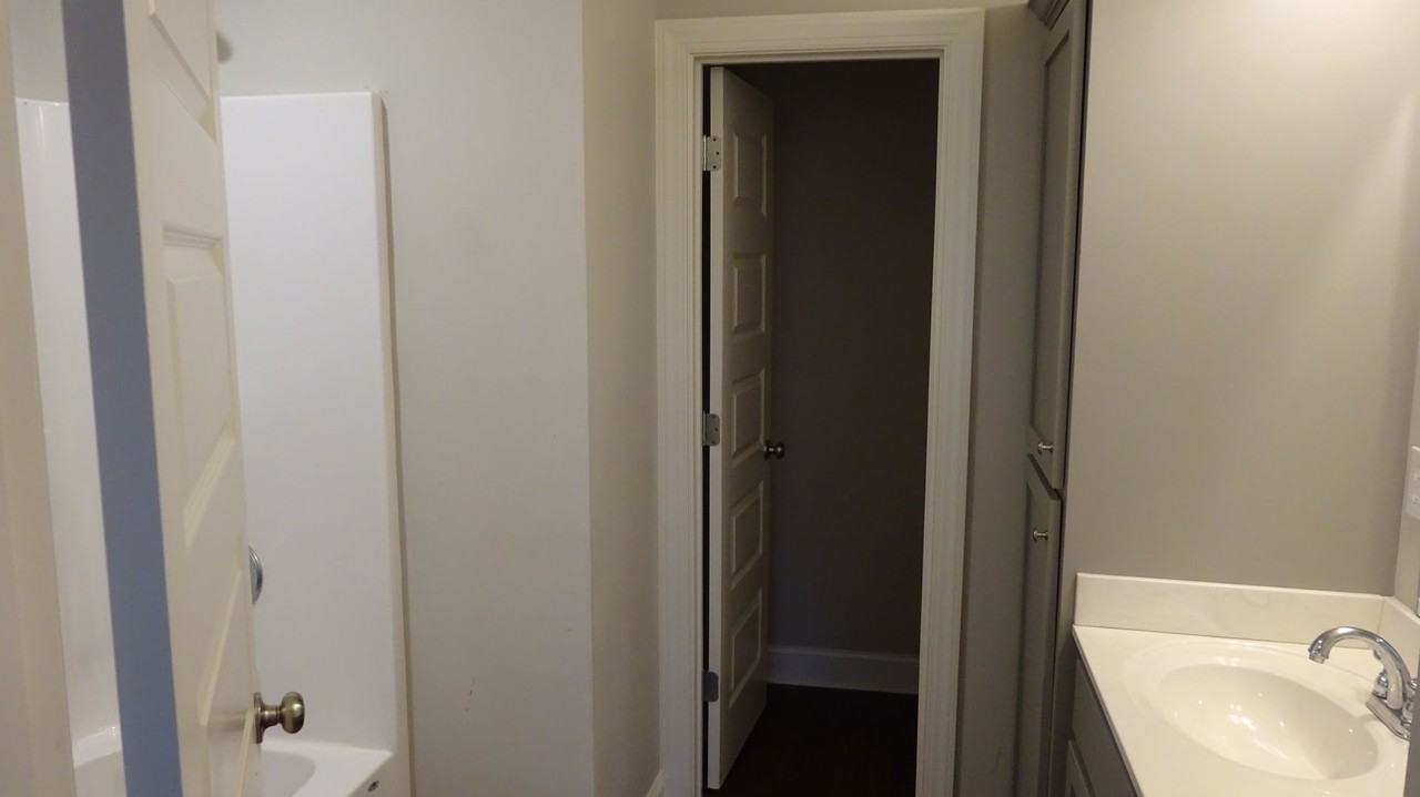 1080 Frazier St - Photo 6 of 11