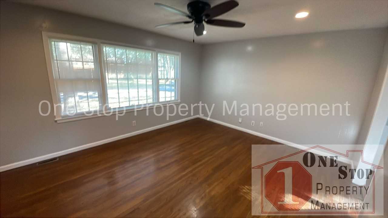 4204 S Osage St - Photo 4 of 24