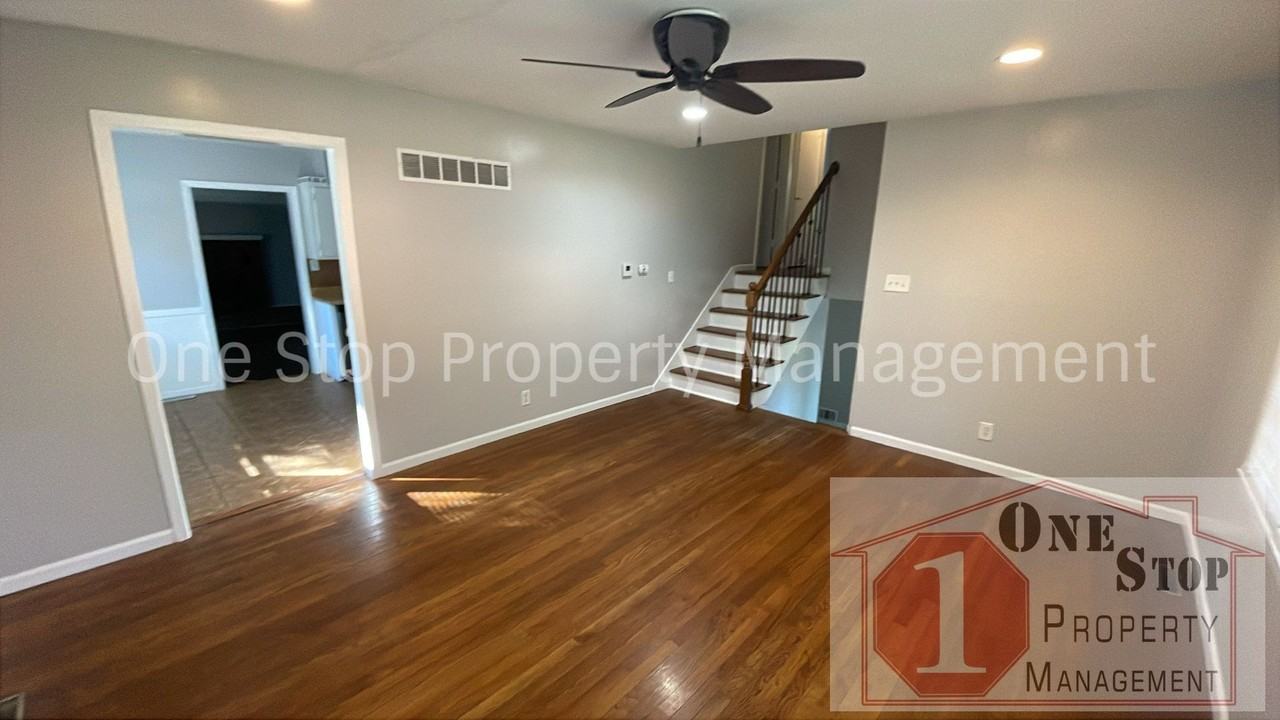 4204 S Osage St - Photo 5 of 24