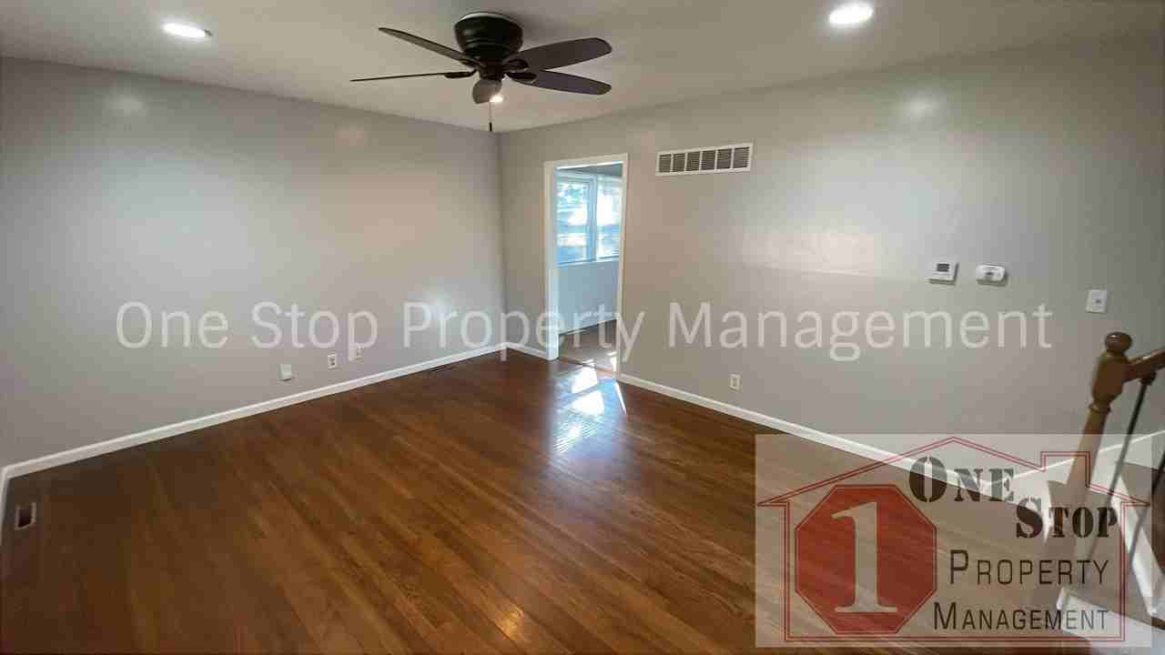 4204 S Osage St - Photo 6 of 24