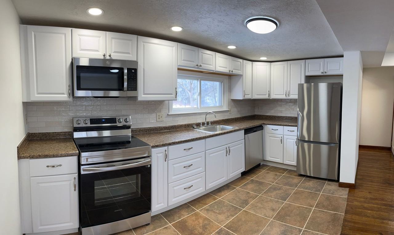 200 Marie Ave - Photo 2 of 6