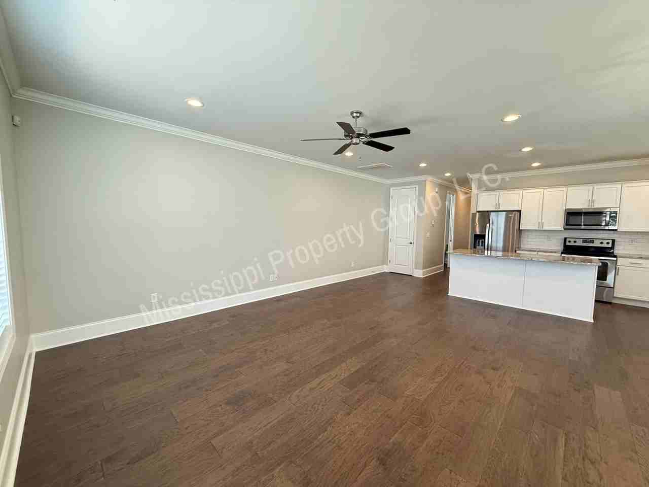 102 Farm View Dr #1005 - Photo 5 of 32