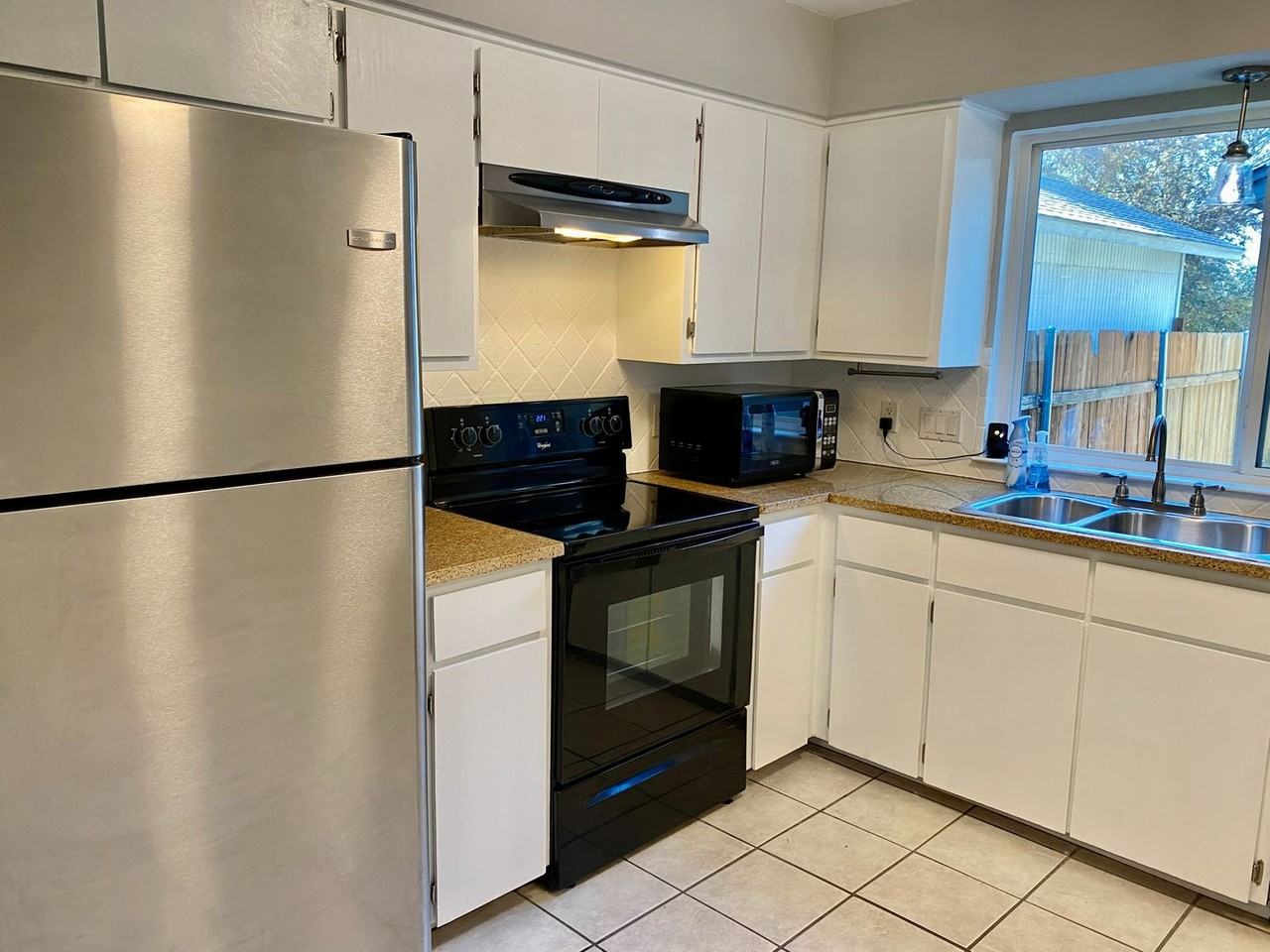 4204 Hudson Bend Rd #B - Photo 4 of 35