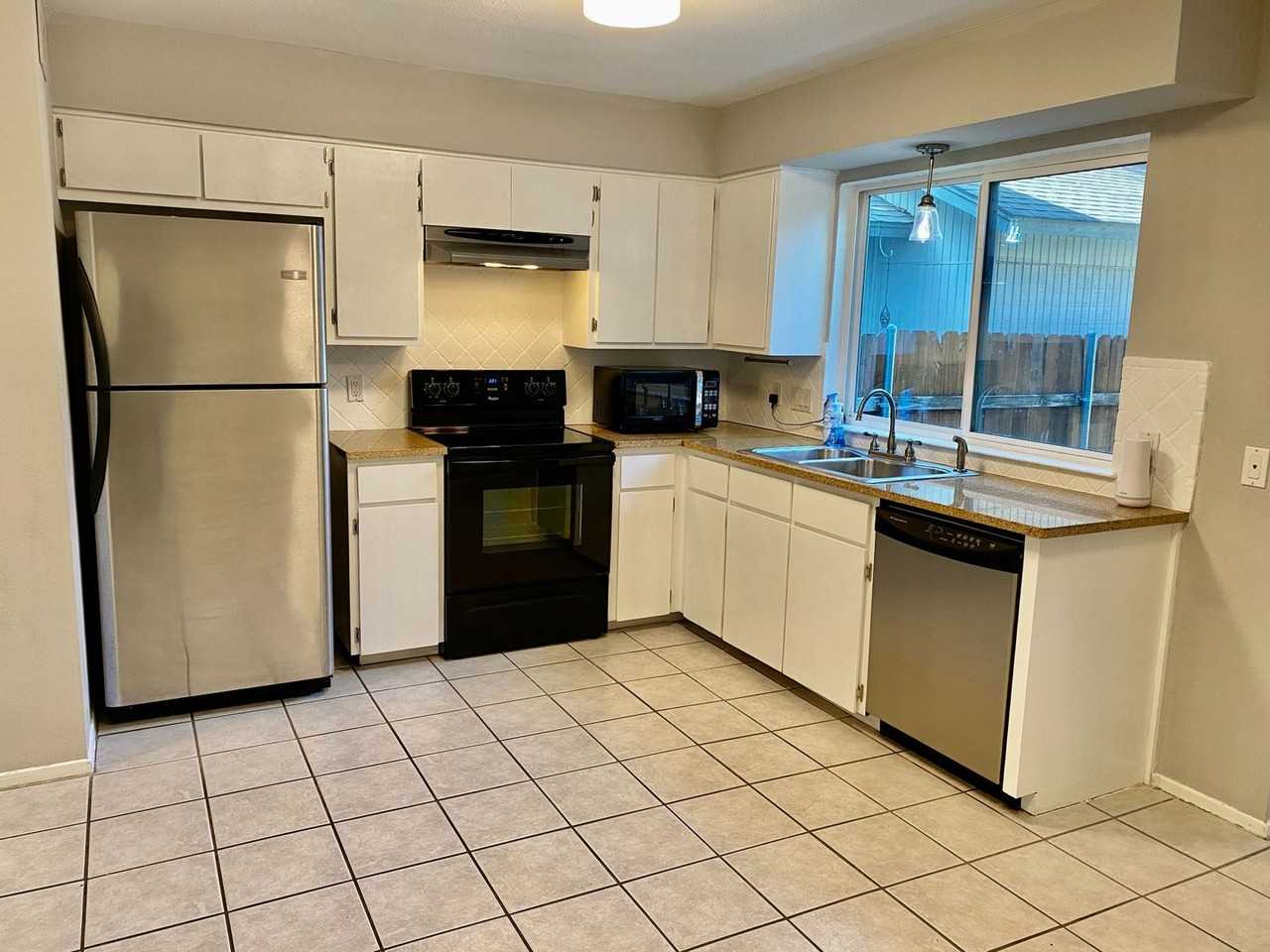 4204 Hudson Bend Rd #B - Photo 5 of 35
