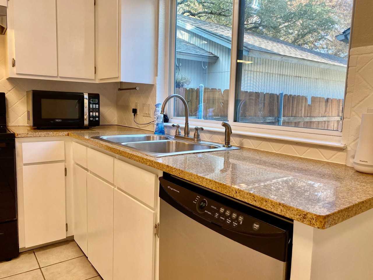 4204 Hudson Bend Rd #B - Photo 6 of 35