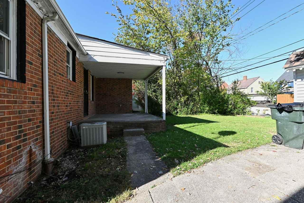 3837 Eastway Rd - Photo 6 of 28