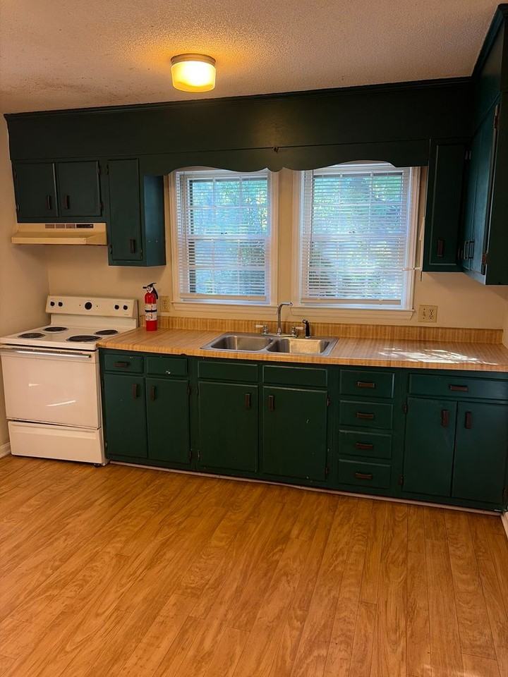 3223 Rosie St - Photo 4 of 10