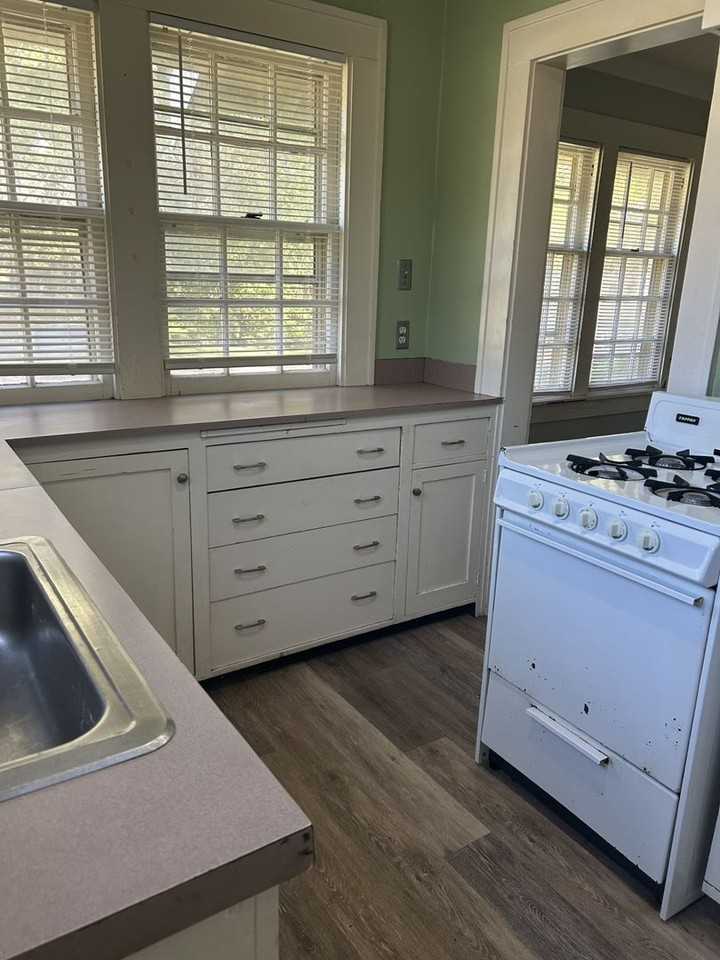1606 S Walnut St - Photo 6 of 20