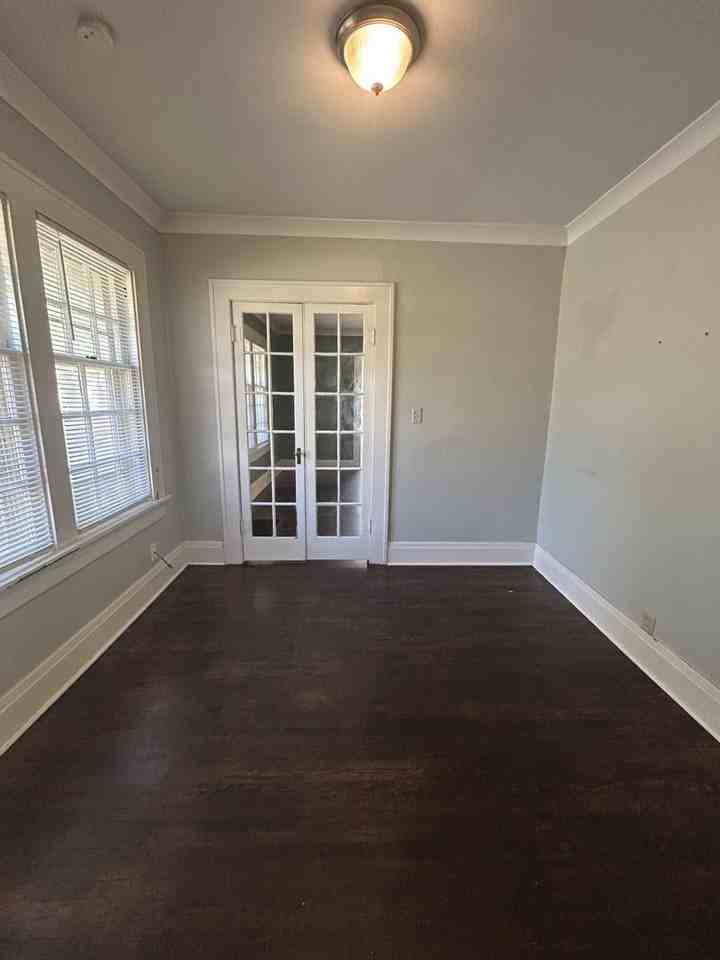 1606 S Walnut St - Photo 7 of 20