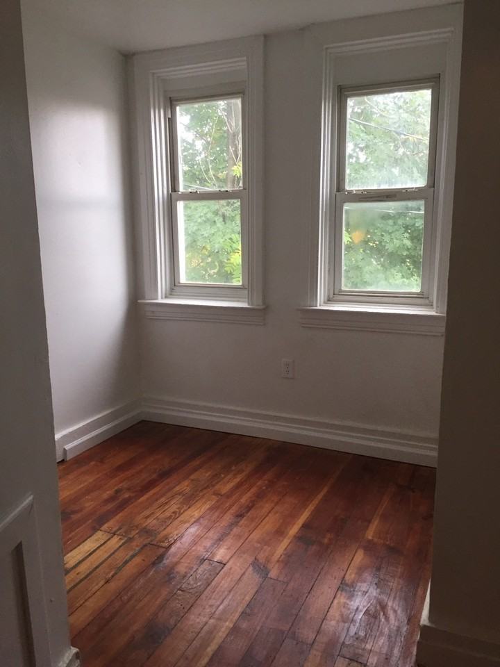 458 S Pershing Ave - Photo 2 of 7