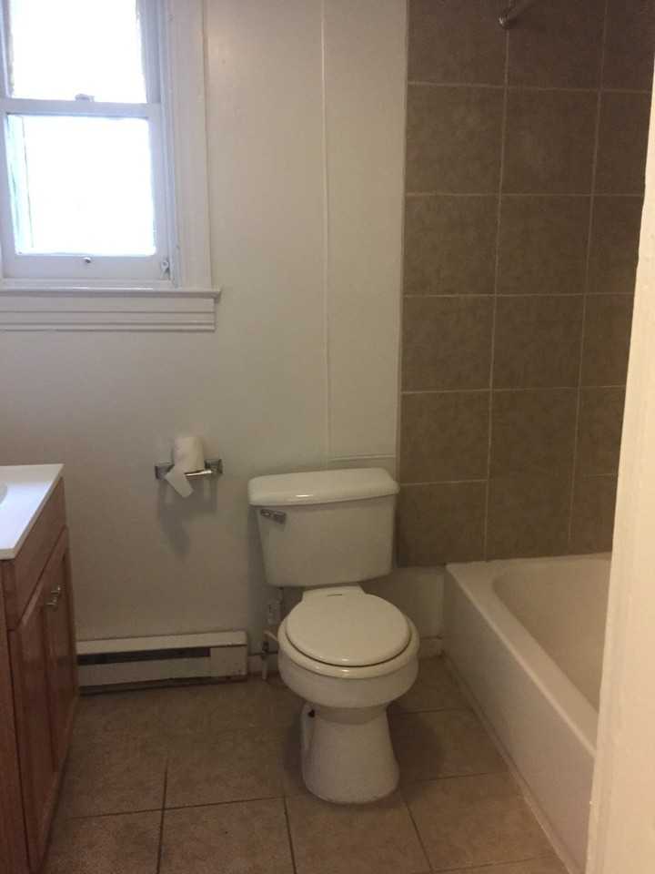 458 S Pershing Ave - Photo 3 of 7