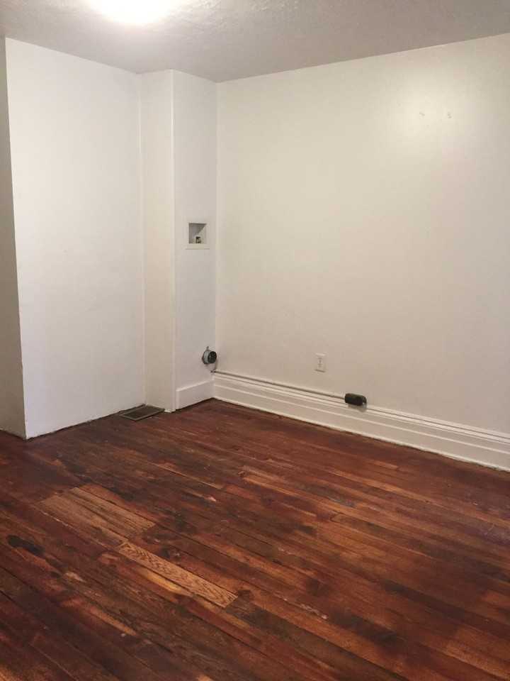 458 S Pershing Ave - Photo 4 of 7