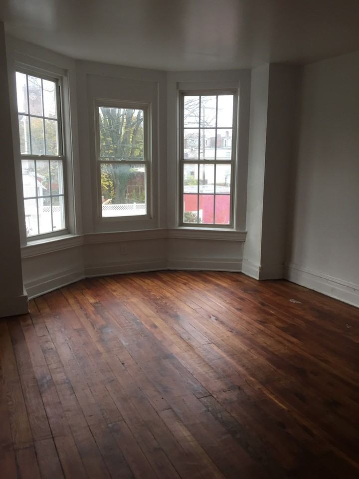 458 S Pershing Ave - Photo 5 of 7