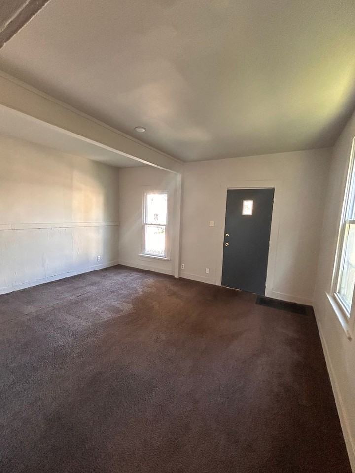 327 Brandriff St - Photo 2 of 7