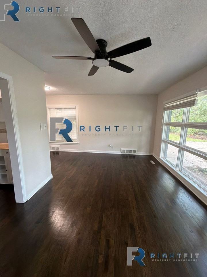202 Corbin Dr - Photo 2 of 12