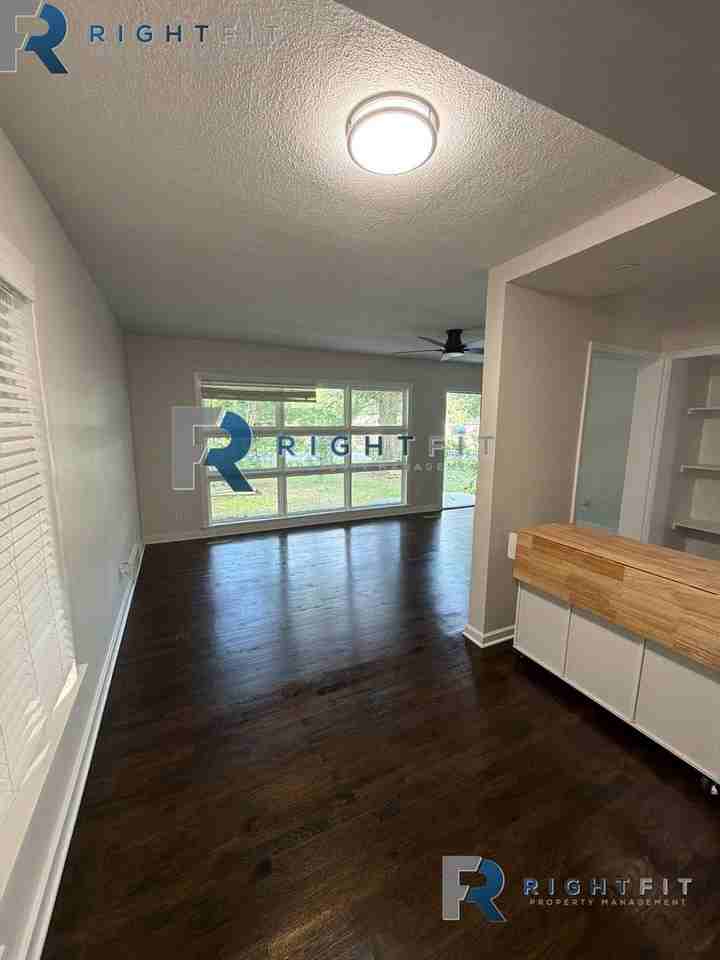 202 Corbin Dr - Photo 3 of 12