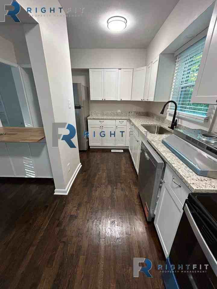 202 Corbin Dr - Photo 4 of 12