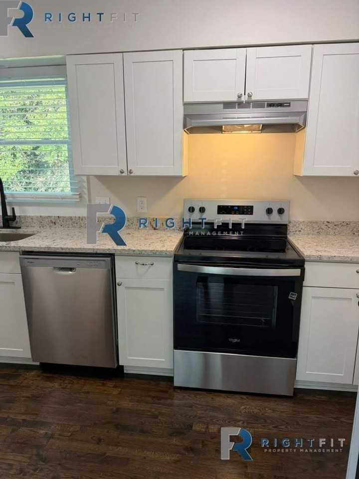 202 Corbin Dr - Photo 5 of 12
