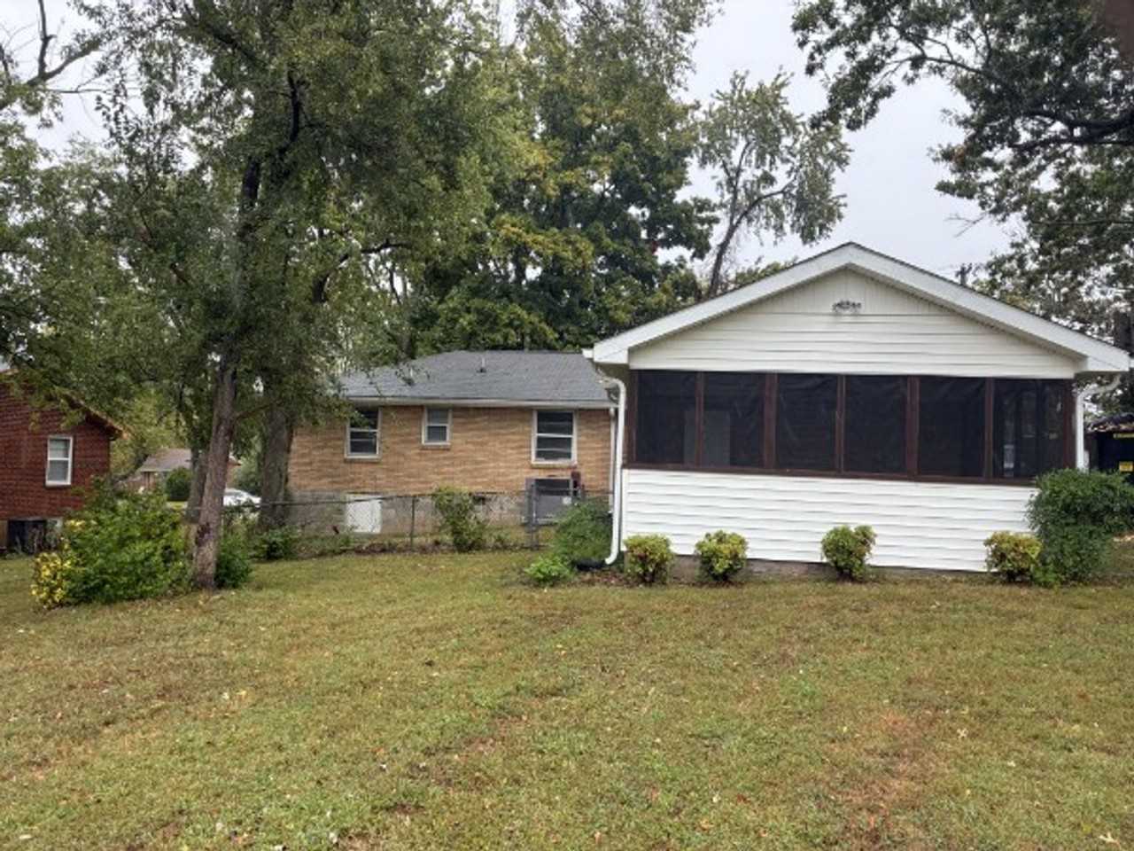 4711 Delia Dr - Photo 3 of 15
