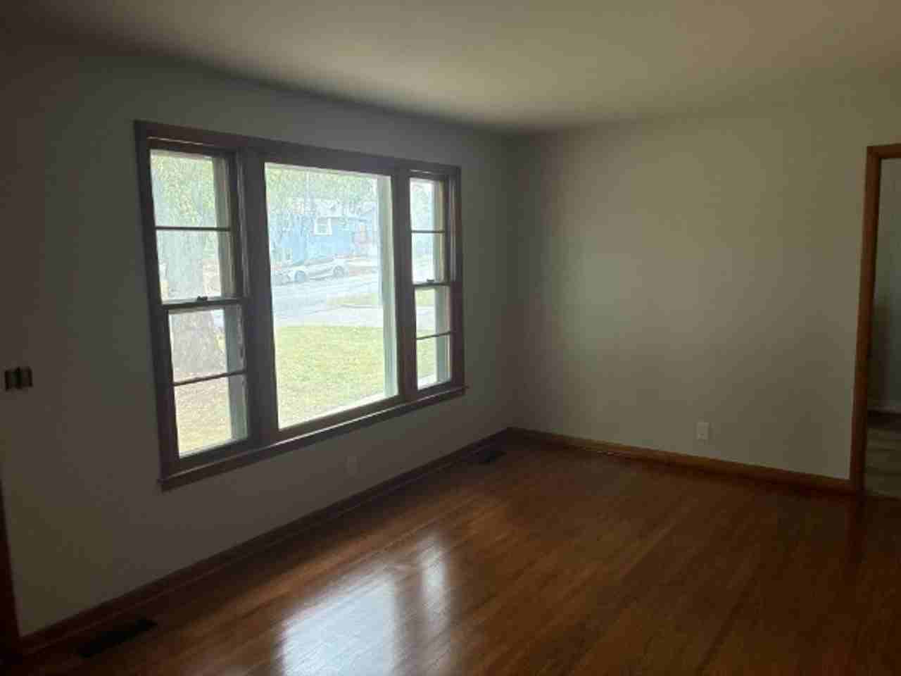 4711 Delia Dr - Photo 4 of 15