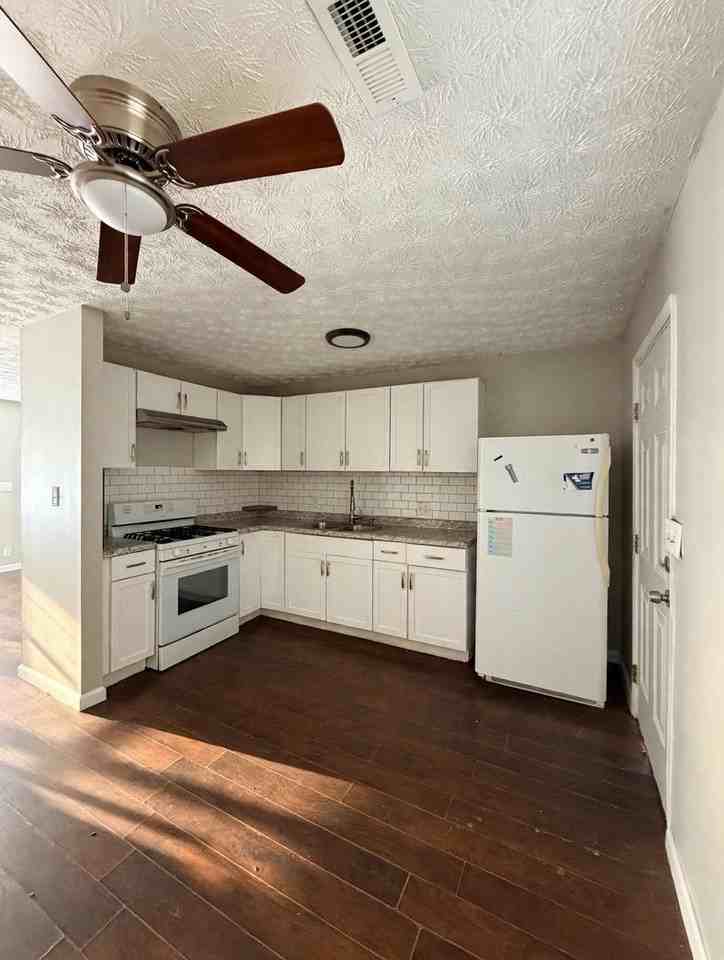 3301 Mardenna Ave - Photo 2 of 9