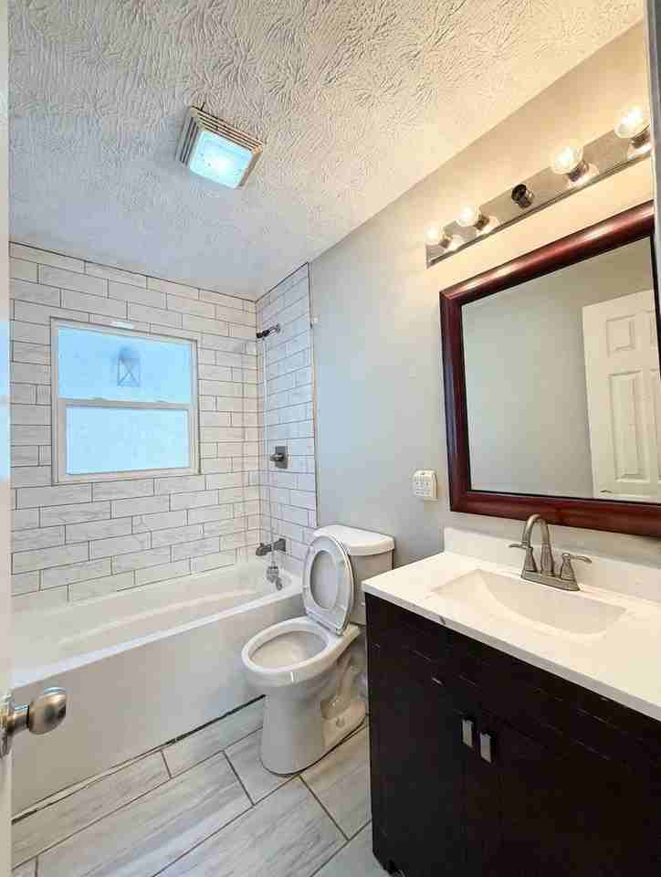 3301 Mardenna Ave - Photo 3 of 9