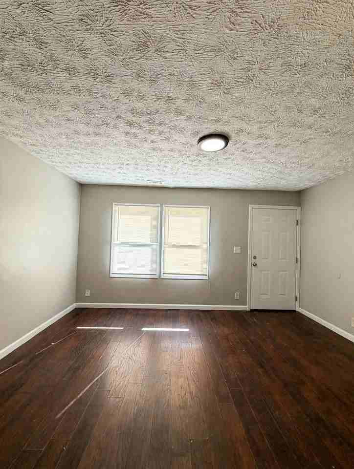 3301 Mardenna Ave - Photo 4 of 9