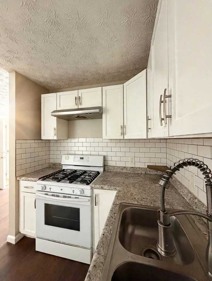 3301 Mardenna Ave - Photo 6 of 9