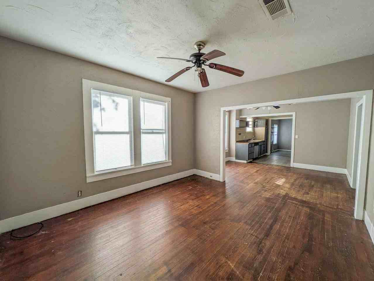 725 Highland Dr - Photo 3 of 17