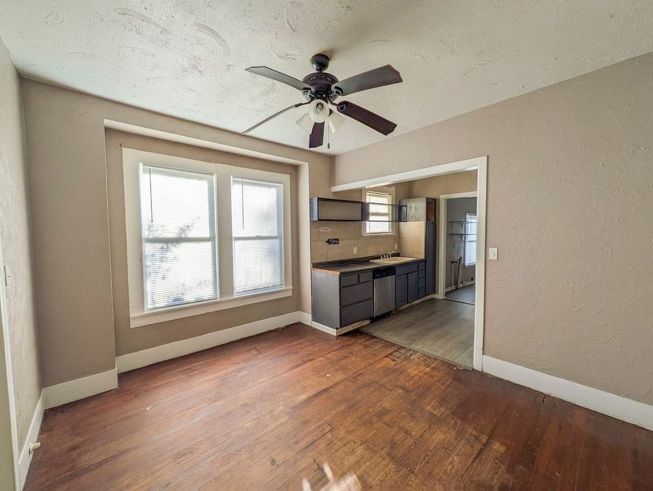 725 Highland Dr - Photo 5 of 17
