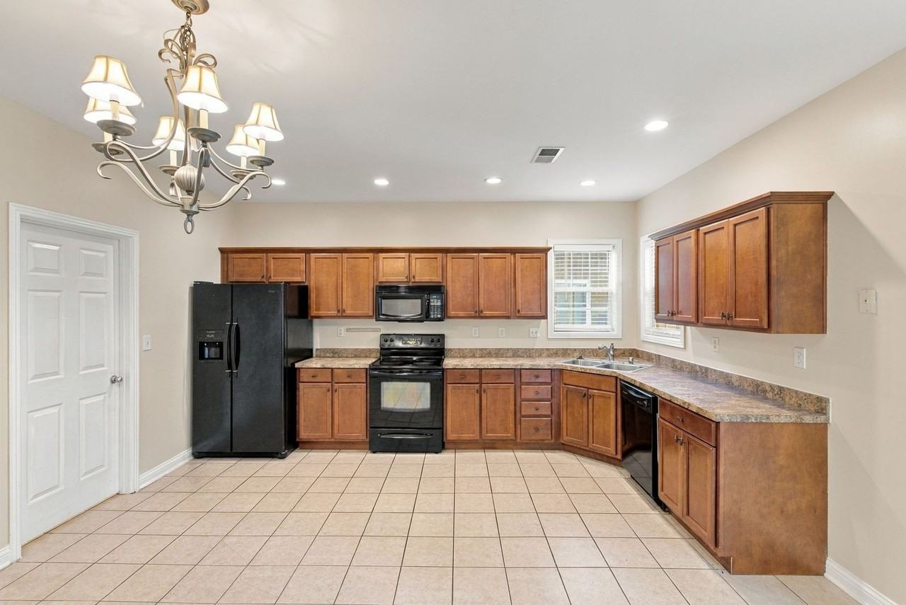 485 Joseph Bryan Way - Photo 6 of 38