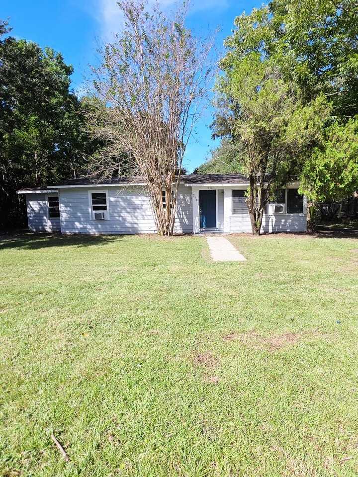 733 Winton Ave - Photo 4 of 14