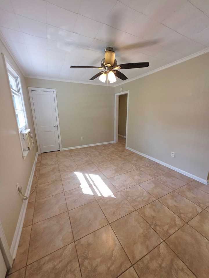 733 Winton Ave - Photo 5 of 14